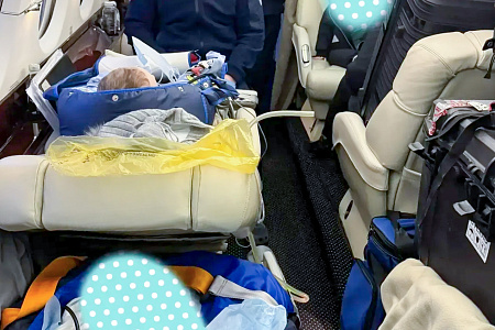 Специалисты Центра санитарной авиации и СМП ГНЦ ФМБЦ им.А.И.Бурназяна ФМБА России экстренно доставили из Омска в Москву троих тяжелобольных детей